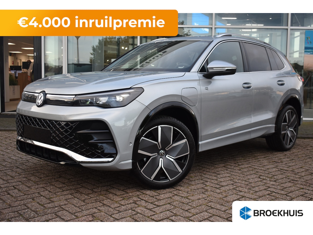 Volkswagen Tiguan - R-Line Edition - eHybrid Inclusief €4000,- inruilvoordeel | TREKHAAK | NAVIGATIE | ADAPT.C - AutoWereld.nl