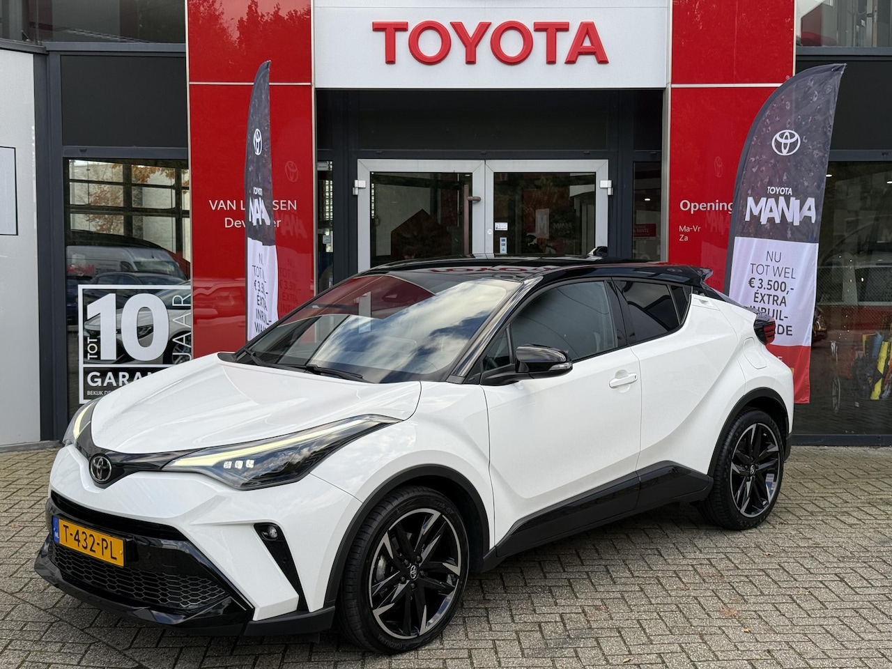 Toyota C-HR - 1.8 HYBRID GR-SPORT 19"LM-VELGEN SPORTSTOELEN NL-AUTO PRK SNSR V+A KEYLESS CLIMA - AutoWereld.nl