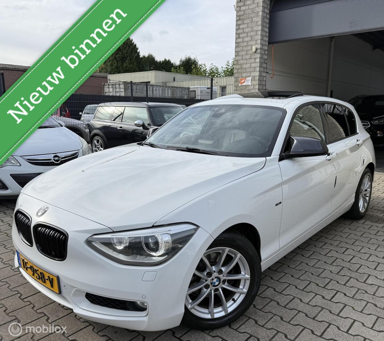 BMW 1-serie - 116i Business+ Limited Edition /Schuifdak /Leer - AutoWereld.nl