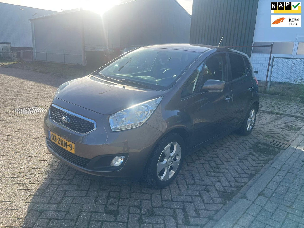 Kia Venga - 1.4 CVVT Super Pack Airco Navi Achterrijcamera Pdc Achter Half Leder Cruise - AutoWereld.nl