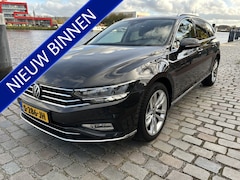 Volkswagen Passat Variant - 1.5 TSI R-Line Business + van binnen en buiten in nieuwstaat