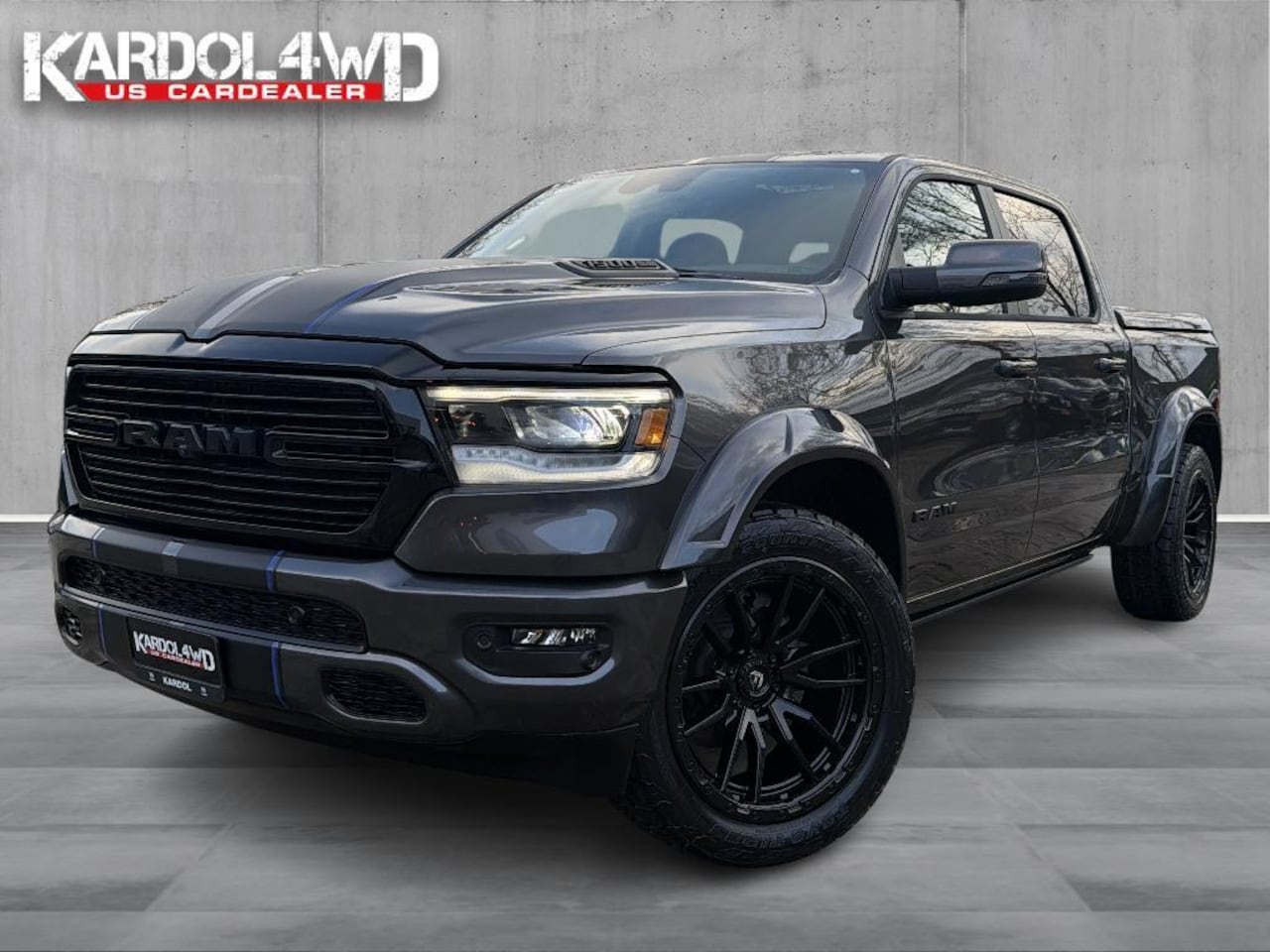 Dodge Ram 1500 - 5.7 V8 4x4 Crew Cab Sport | Incl. Tonneau cover | Special striping| Wide boddy | Fuell vel - AutoWereld.nl