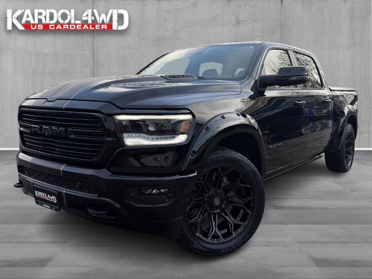 Dodge Ram 1500 - 5.7 V8 4x4 Crew Cab Laramie | Tonneau cover | Wide boddy | 4Play velgenset | Special strip - AutoWereld.nl