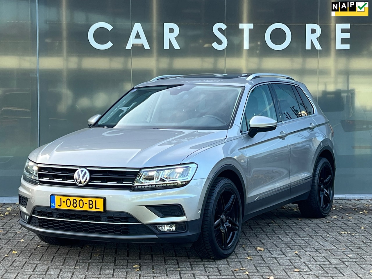 Volkswagen Tiguan - 1.5 TSI ACT Highline PANO TREKHAAK - AutoWereld.nl