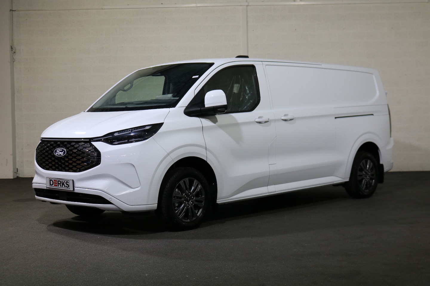 Ford Transit Custom - E-Transit 340 L2 H1 Limited 65 kWh 218pk 2x schuifdeur Led 360 Camera B&O - AutoWereld.nl