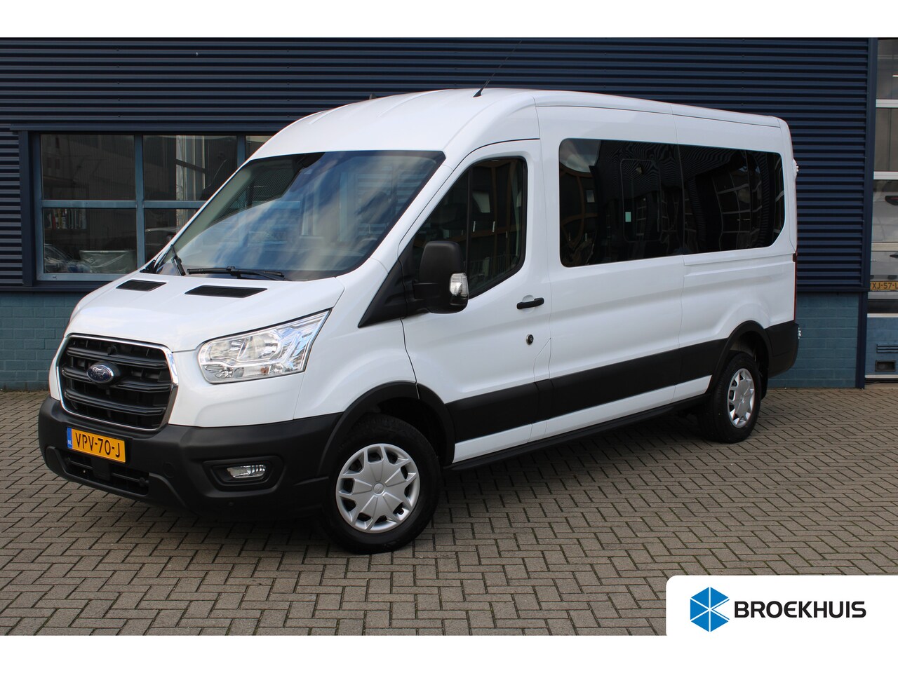 Ford Transit - 2.0 TDCI | NAVI | CAMERA | SENSOREN VOOR/ACHTER | TREKHAAK | VERWARMDE VOORRUIT | - AutoWereld.nl