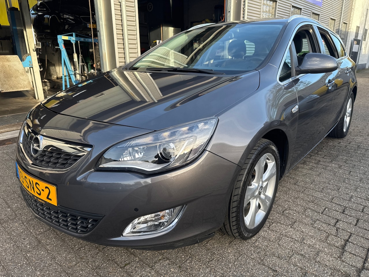 Opel Astra Sports Tourer - 1.6 Turbo Cosmo NAVI SCHUIFDAK - AutoWereld.nl