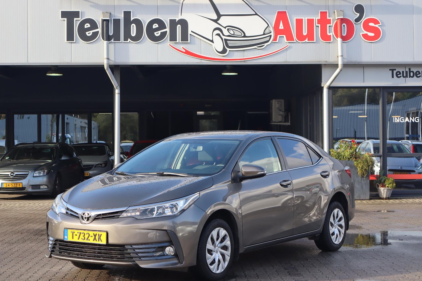 Toyota Corolla - 1.6 CVT Active Camera, Climate control, Stoel- en stuurverwarming, Cruise control - AutoWereld.nl