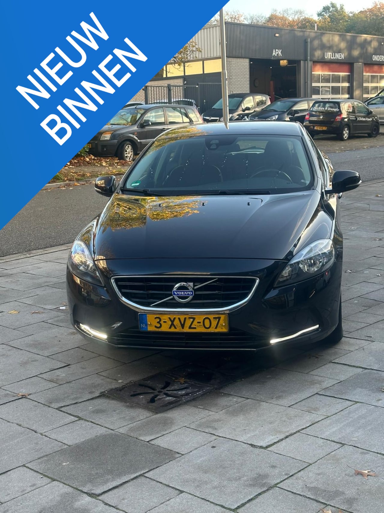 Volvo V40 - 1.6 D2 Momentum Business 2014 | 137.118 km | Zwart - AutoWereld.nl