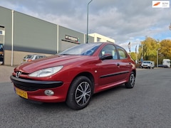 Peugeot 206 - 1.4 Gentry AUTOMAAT AIRCO TREKHAAK 5 DEUR