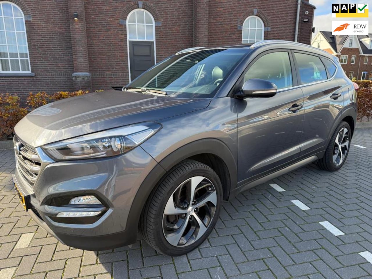 Hyundai Tucson - 1.7 CRDi Comfort Leder/Trekhaak/Cruise/2016 - AutoWereld.nl