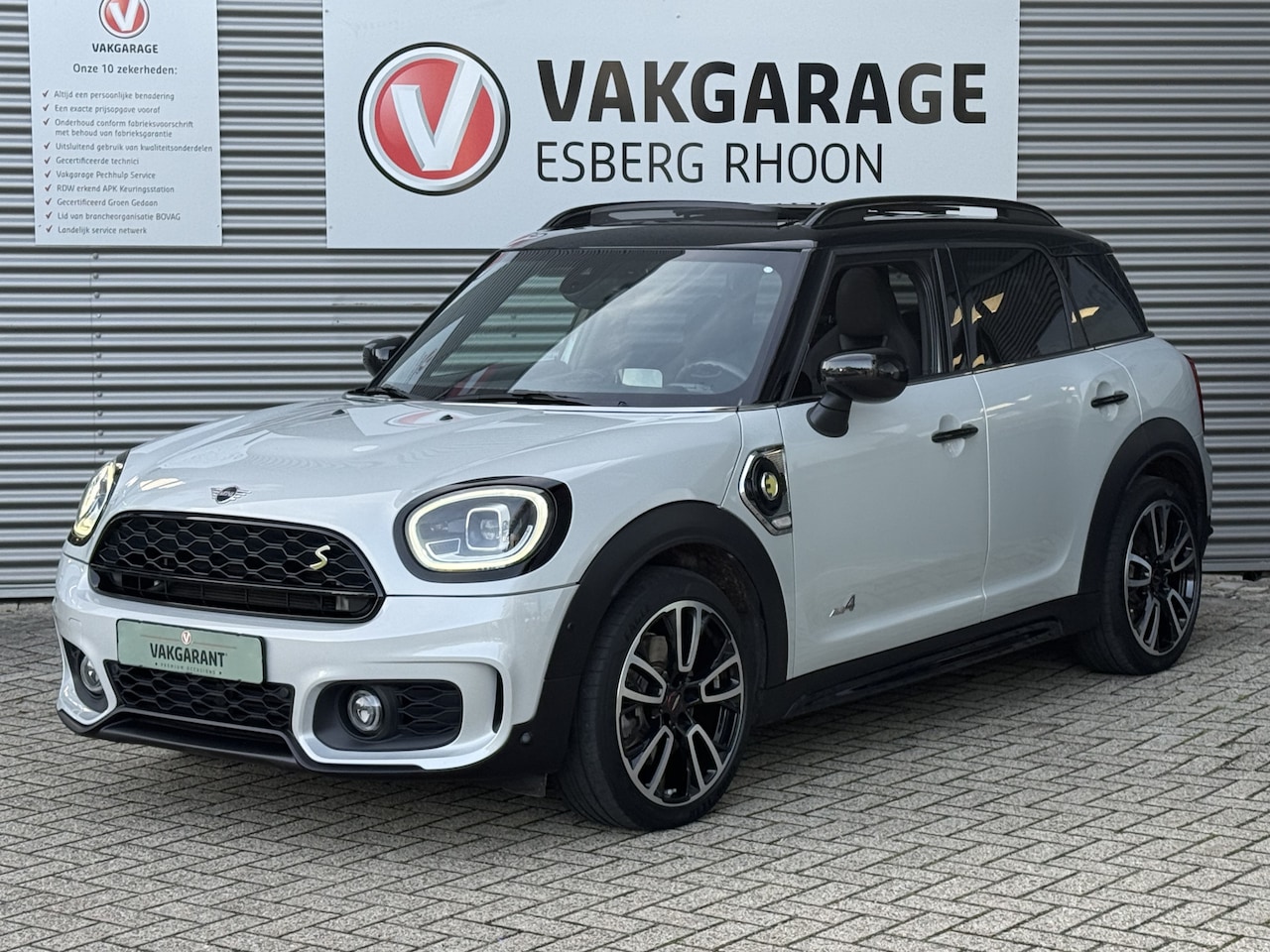 MINI Countryman - Mini 2.0 Cooper S E ALL4 PHEV PLUG-IN JCW JCW,LED,NAV/CAM,PANO,H&K - AutoWereld.nl