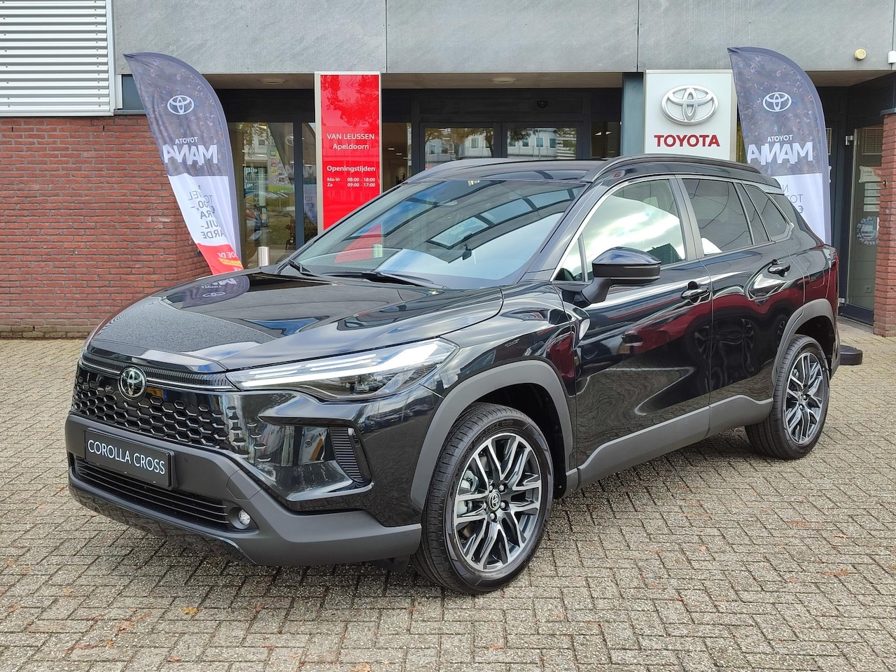 Toyota Corolla Cross - Hybrid 140 DYNAMIC NIEUW MODEL! DIRECT LEVERBAAR STOEL/STUURVERW 18'' LM-VELGEN PARK-SENSO - AutoWereld.nl