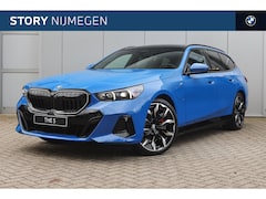 BMW 5-serie Touring - 530e M Sport Automaat / Panoramadak / Trekhaak / Bowers & Wilkins / M Multifunctionele Sto