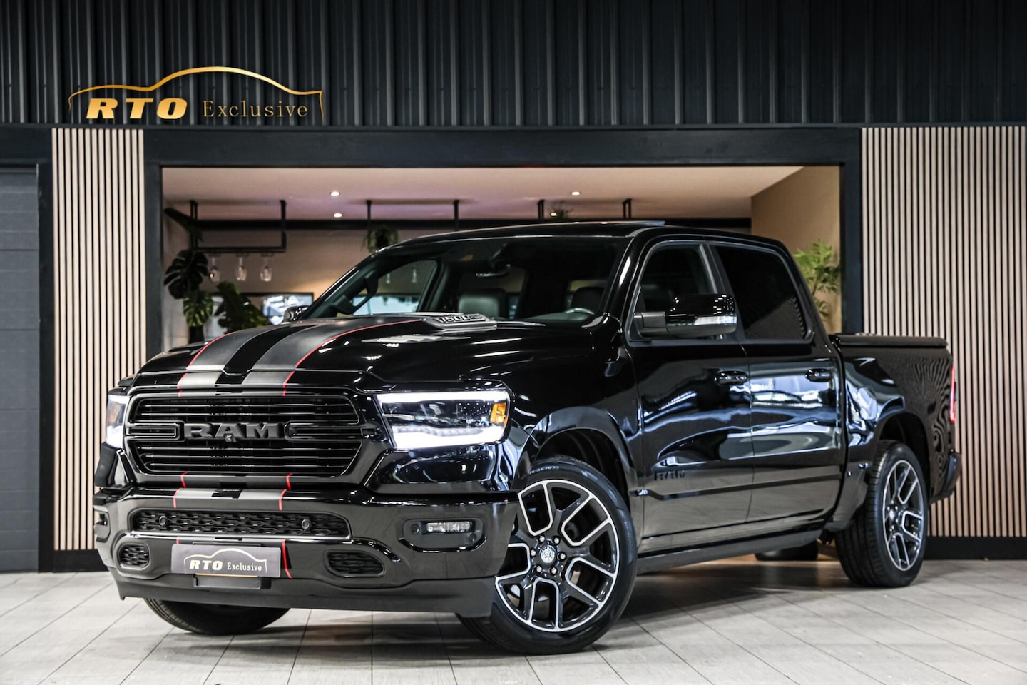 Dodge Ram 1500 - 4X4 5.7 V8 4x4 Crew Cab Longhorn|Pano|Lucht - AutoWereld.nl