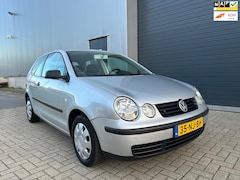 Volkswagen Polo - 1.4i 16V AUTOMAAT AIRCO NAP