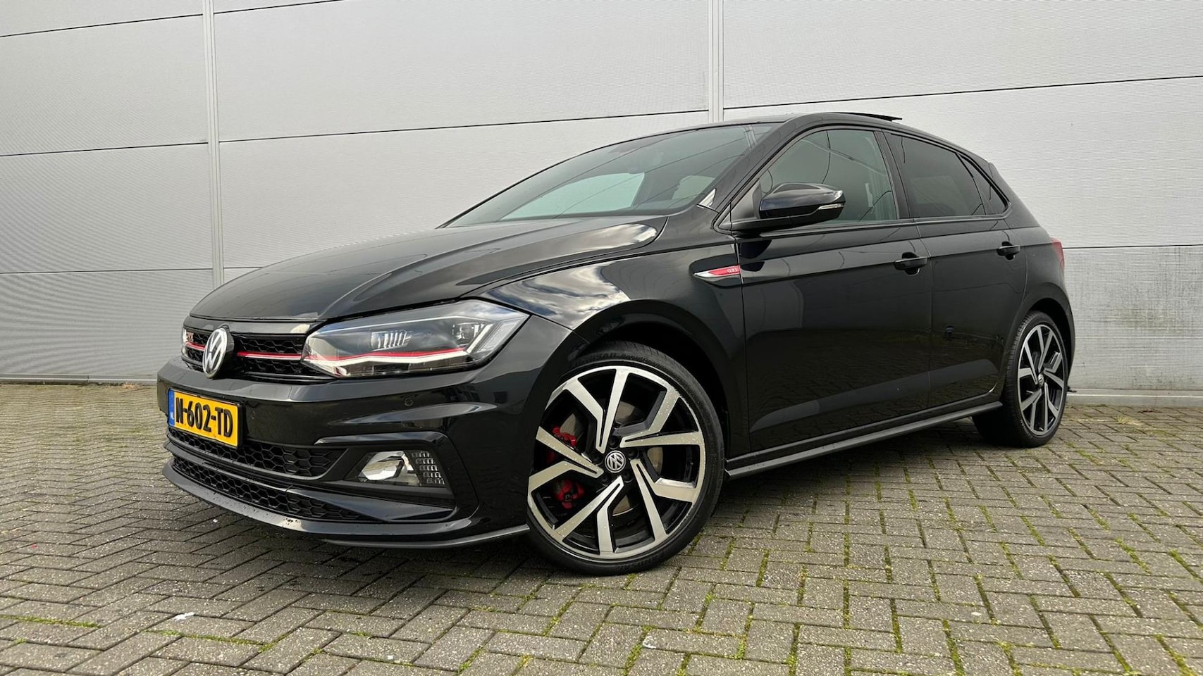 Volkswagen Polo - 2.0 TSI GTI 2.0 TSI GTI, Pano, Virtual Cockpit, Maxton splitterset - AutoWereld.nl