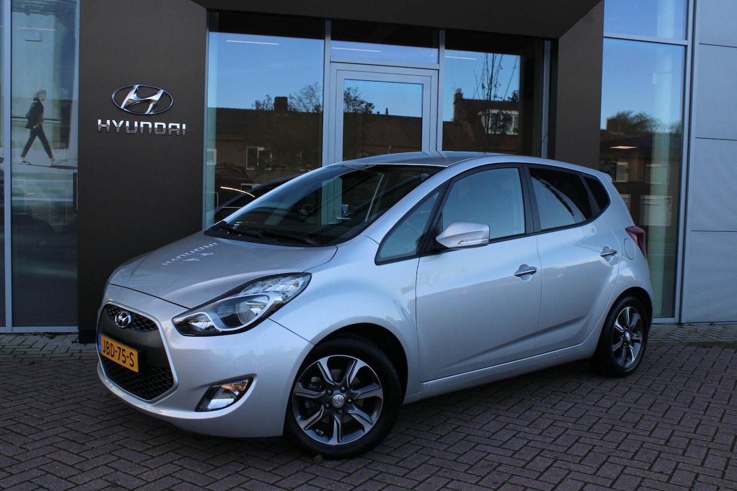 Hyundai ix20 - 1.6i 125pk Go! Airco Navi Camera - AutoWereld.nl