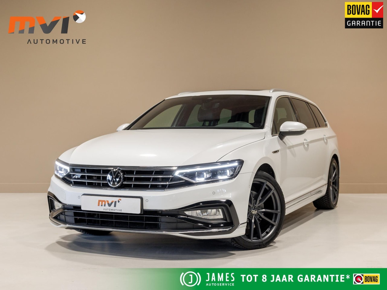 Volkswagen Passat Variant - 1.5 TSI R-Line Business + / 150pk / Panorama dak / Achteruitrij camera / Stoelverwarming / - AutoWereld.nl