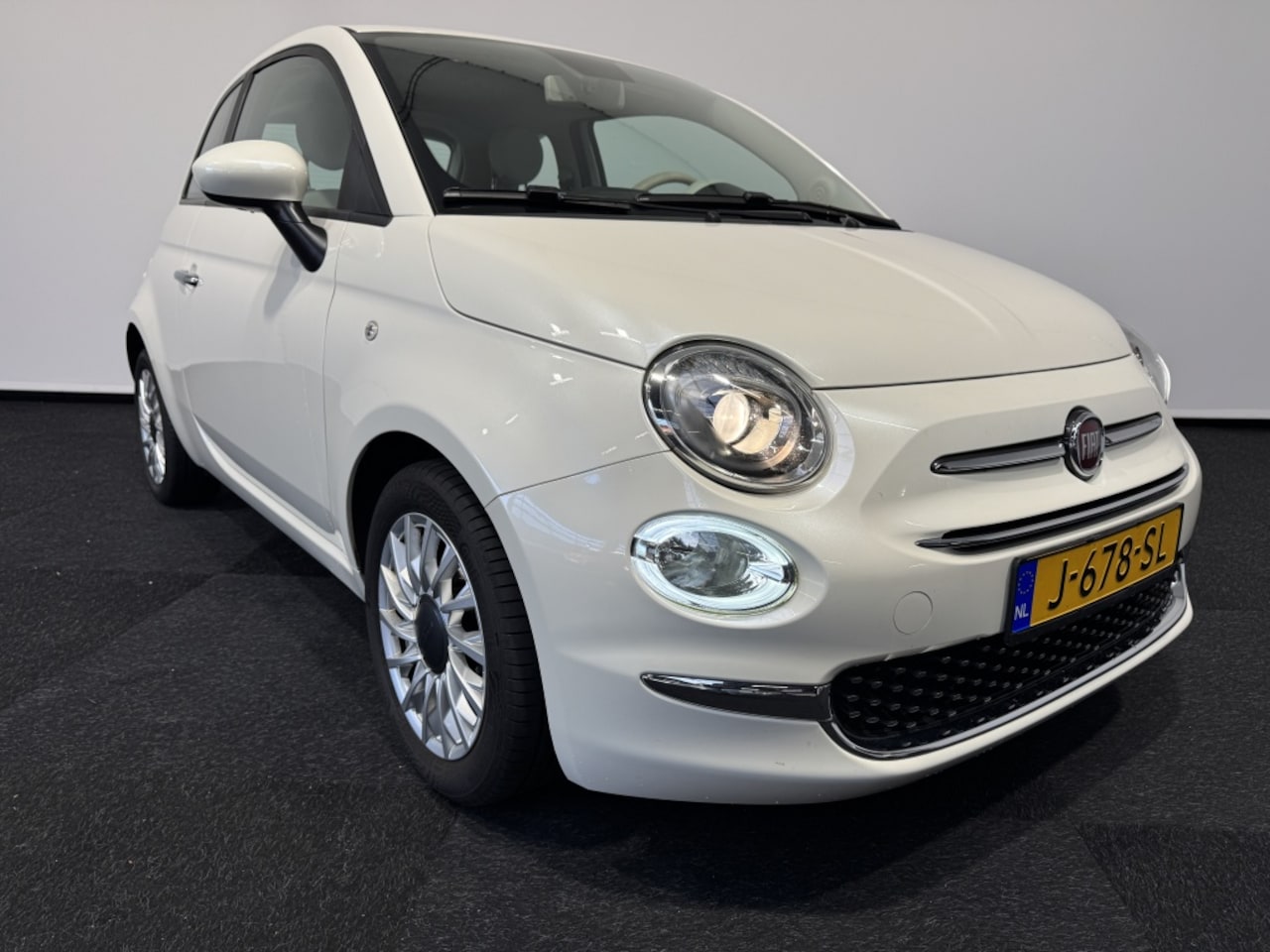 Fiat 500 - 1.0 Hybr. Lounge Parelmoer metalic - AutoWereld.nl