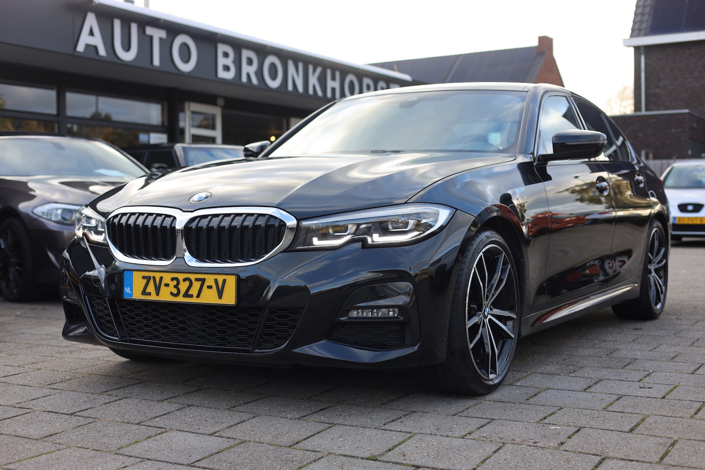 BMW 3-serie - 320i AUTOMAAT | M SPORT | LEDER | CAMERA | 19 INCH - AutoWereld.nl