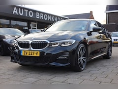 BMW 3-serie - 320i AUTOMAAT | M SPORT | LEDER | CAMERA | 19 INCH