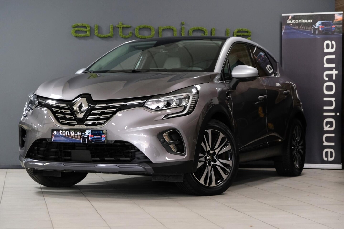 Renault Captur - 1.6 E-Tech Plug-in Hybrid 160 Initiale Paris *PANORAMADAK* 56dkm ZEER LUXE - AutoWereld.nl