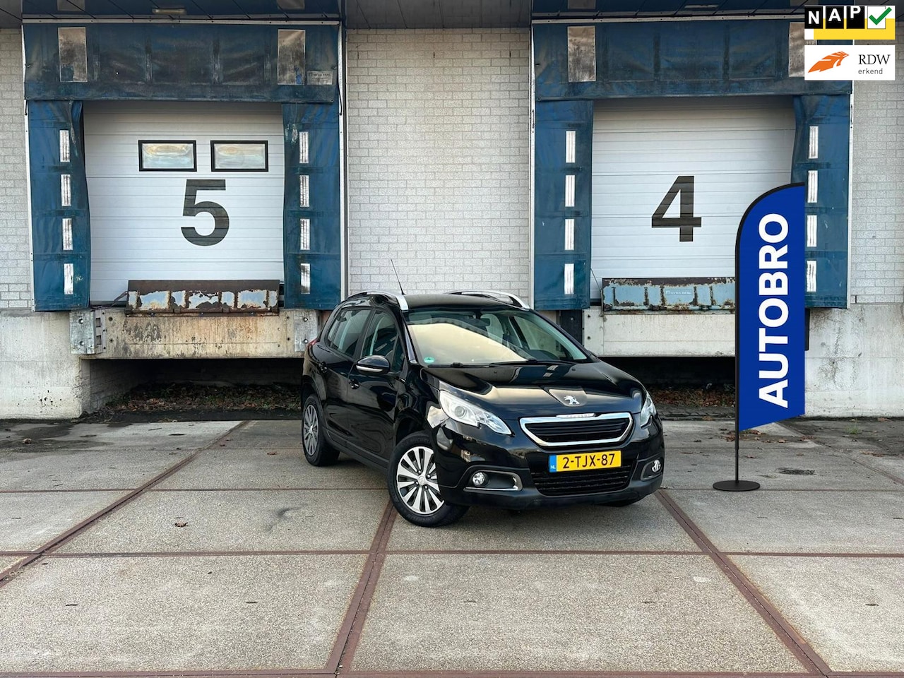 Peugeot 2008 - 1.2 VTi Active Pack Premium 1.2 VTi Active Pack Premium (PANO+CRUIS+NAVI+NAP) - AutoWereld.nl
