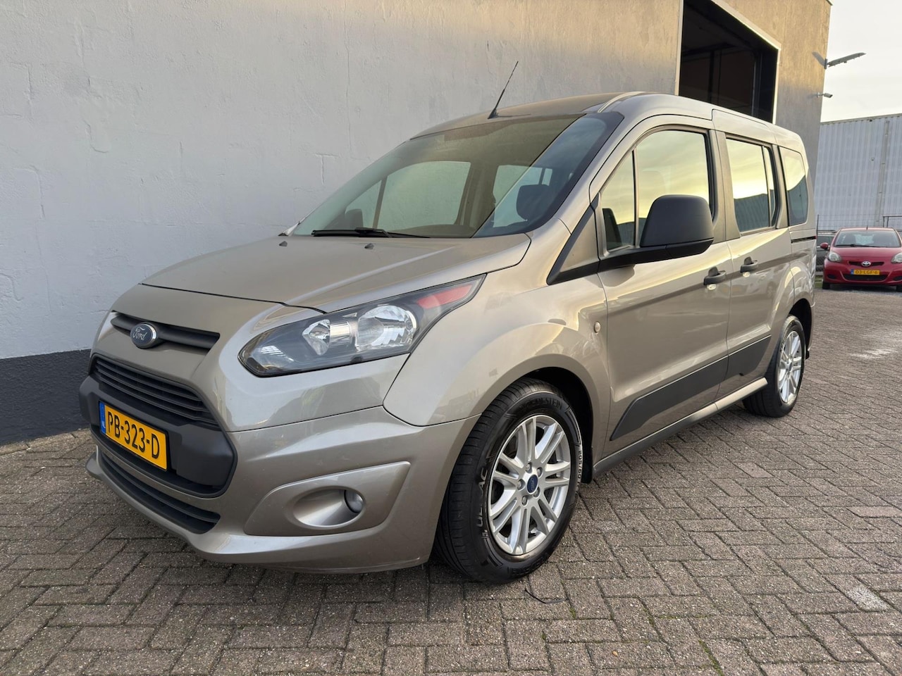 Ford Tourneo Connect Compact - 1.0 Trend - Airco - Trekhaak - AutoWereld.nl