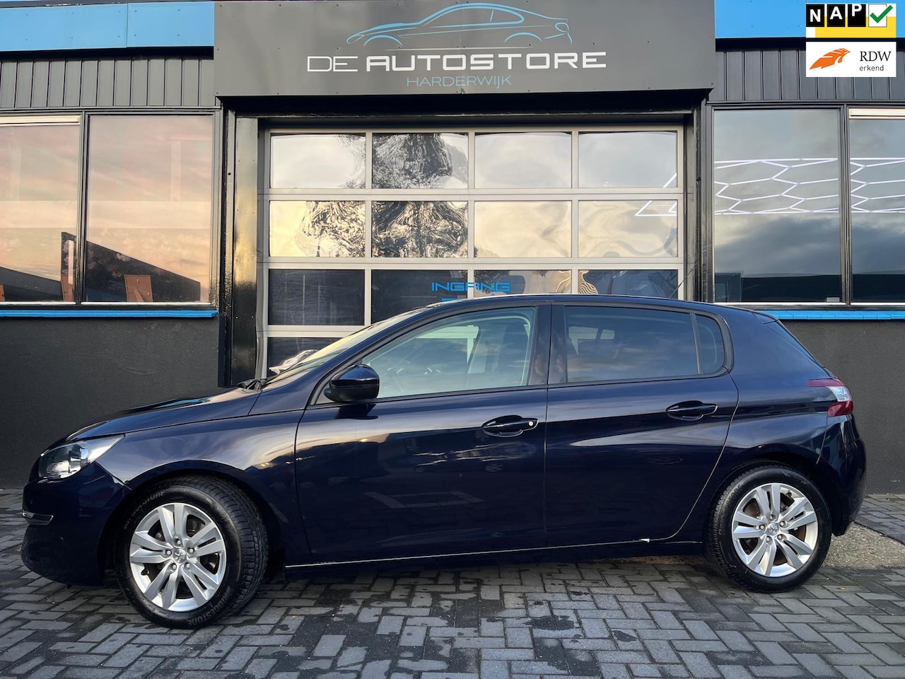 Peugeot 308 - 1.2 PureTech Blue Lease Executive Airco Navi Cruise Pano Geheel Dealer onderhouden Zeer mo - AutoWereld.nl