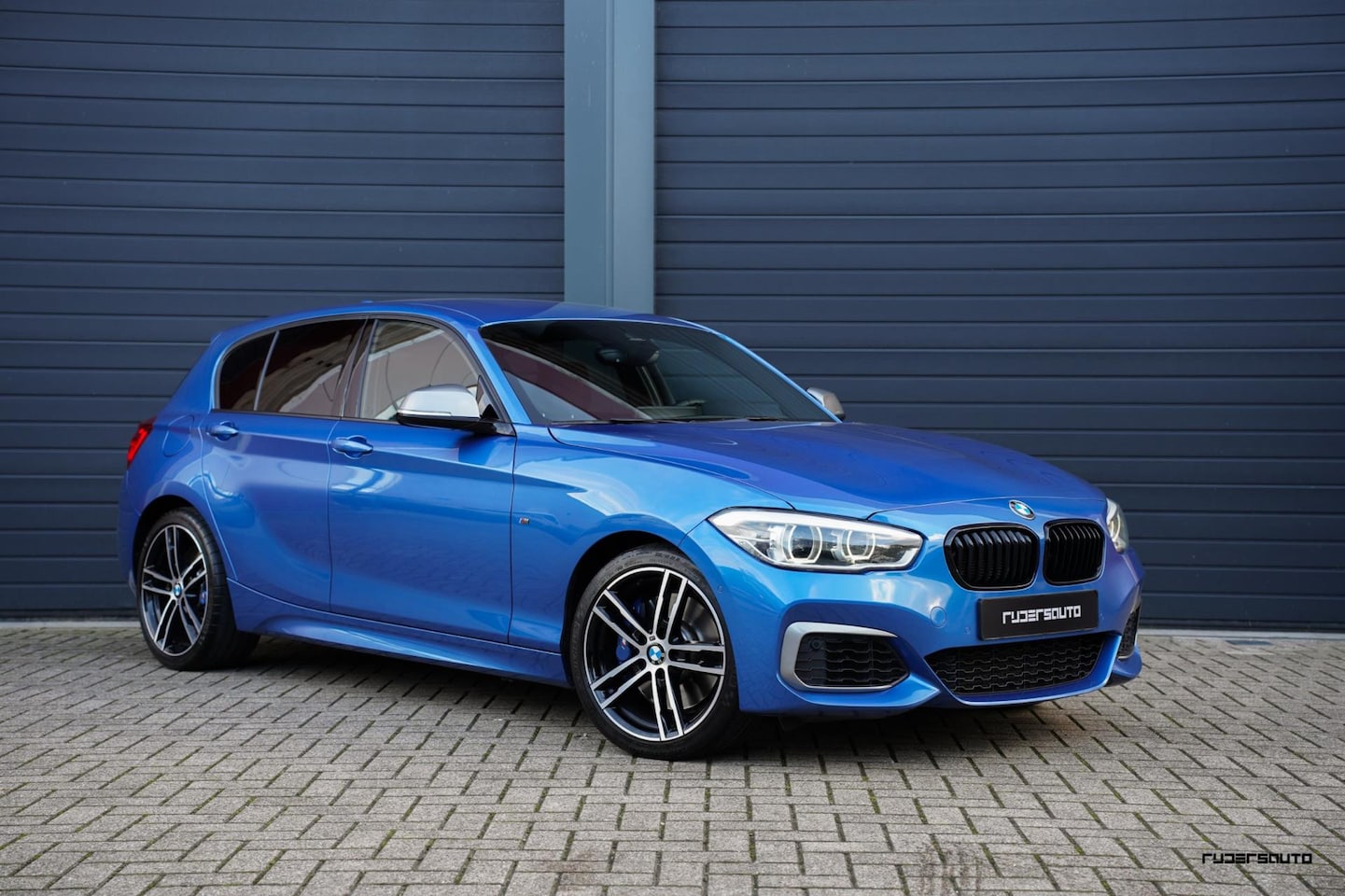 BMW 1-serie - M135i LCI High Executive | Harman Kardon | Navi Pro | Adaptive LED | M Performance uitlaat - AutoWereld.nl