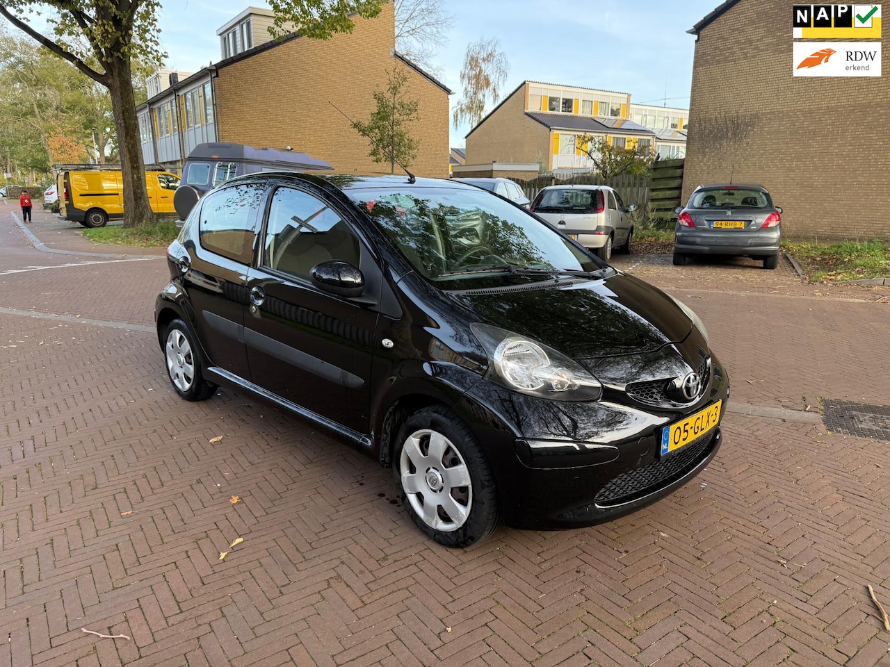 Toyota Aygo - AUTOMAAT / 121.000 NAP / 5 deurs / Leuke auto - AutoWereld.nl