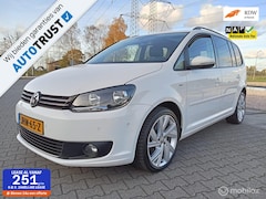 Volkswagen Touran - 1.4 TSI Highline 7p. Automaat/Pano/Trekhaak