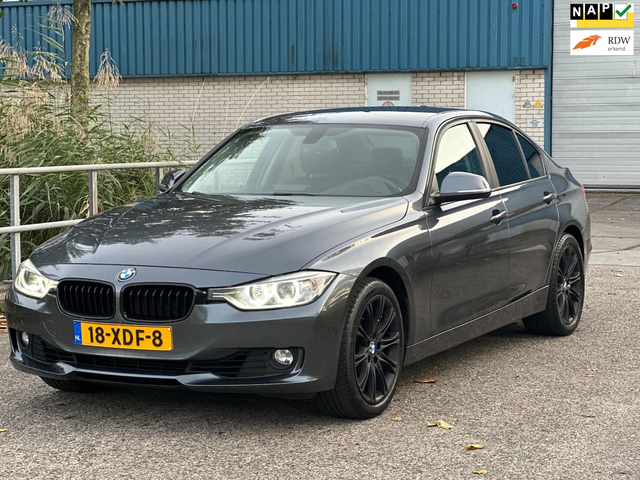 BMW 3-serie - 320i Executive Automaat! Airco! Navi! PDC! NAP! APK! - AutoWereld.nl