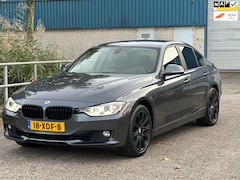 BMW 3-serie - 320i Executive Automaat Airco Navi PDC NAP APK