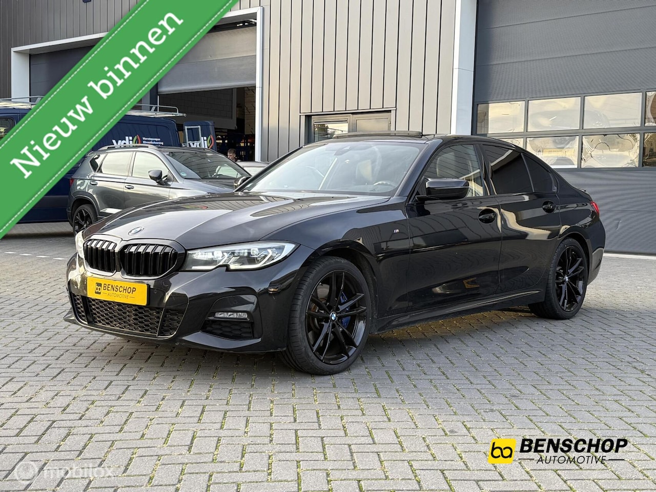 BMW 3-serie - 330i xDrive M Sport Schuifdak Laser Carplay Navi Harman Kardon - AutoWereld.nl