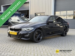 BMW 3-serie - 330i xDrive M Sport Schuifdak Laser Carplay Navi Harman Kardon