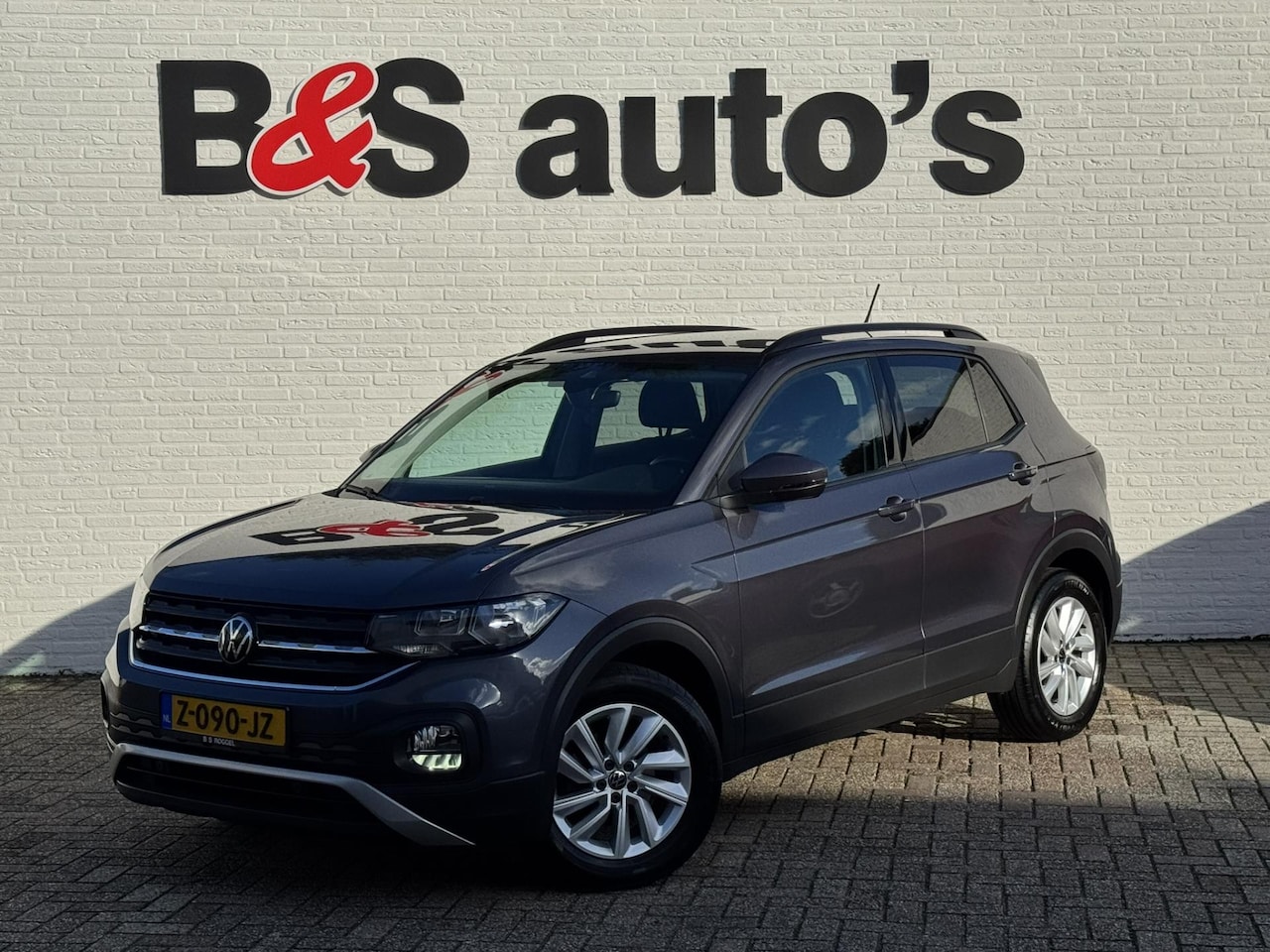 Volkswagen T-Cross - 1.0 TSI Life Adaptive cruise control Climate control DAB radio Achteruitrijcamera Navi - AutoWereld.nl