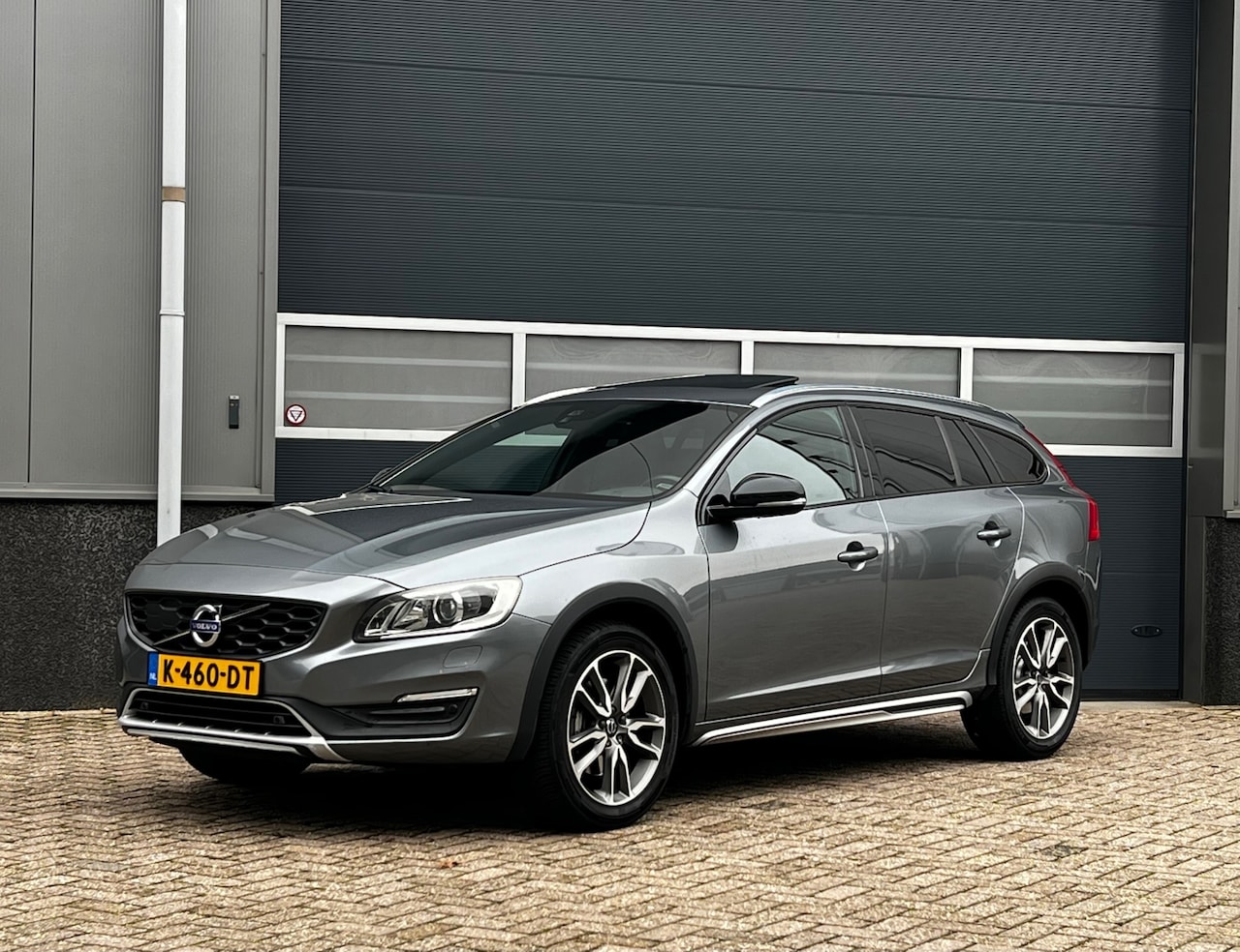 Volvo V60 Cross Country - 2.0 D3 Summum bj.2016 Camera|Leder|Trekhaak|Navi. - AutoWereld.nl