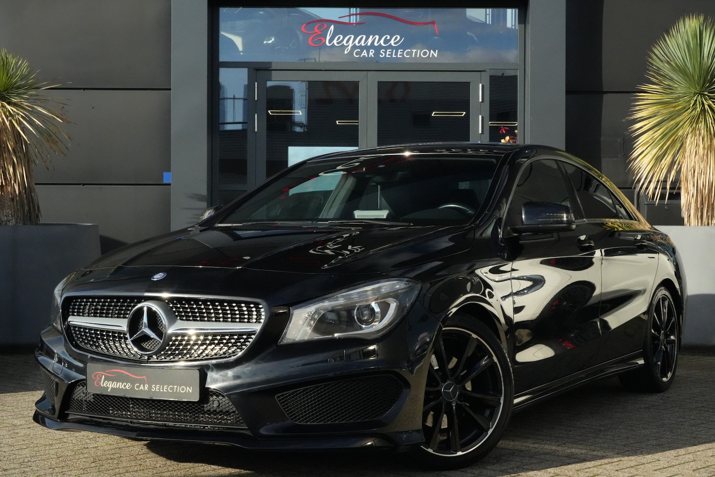 Mercedes-Benz CLA-Klasse - 180 AMG Business 123pk Panoramadak/Stoelverwarming/Trekhaak - AutoWereld.nl