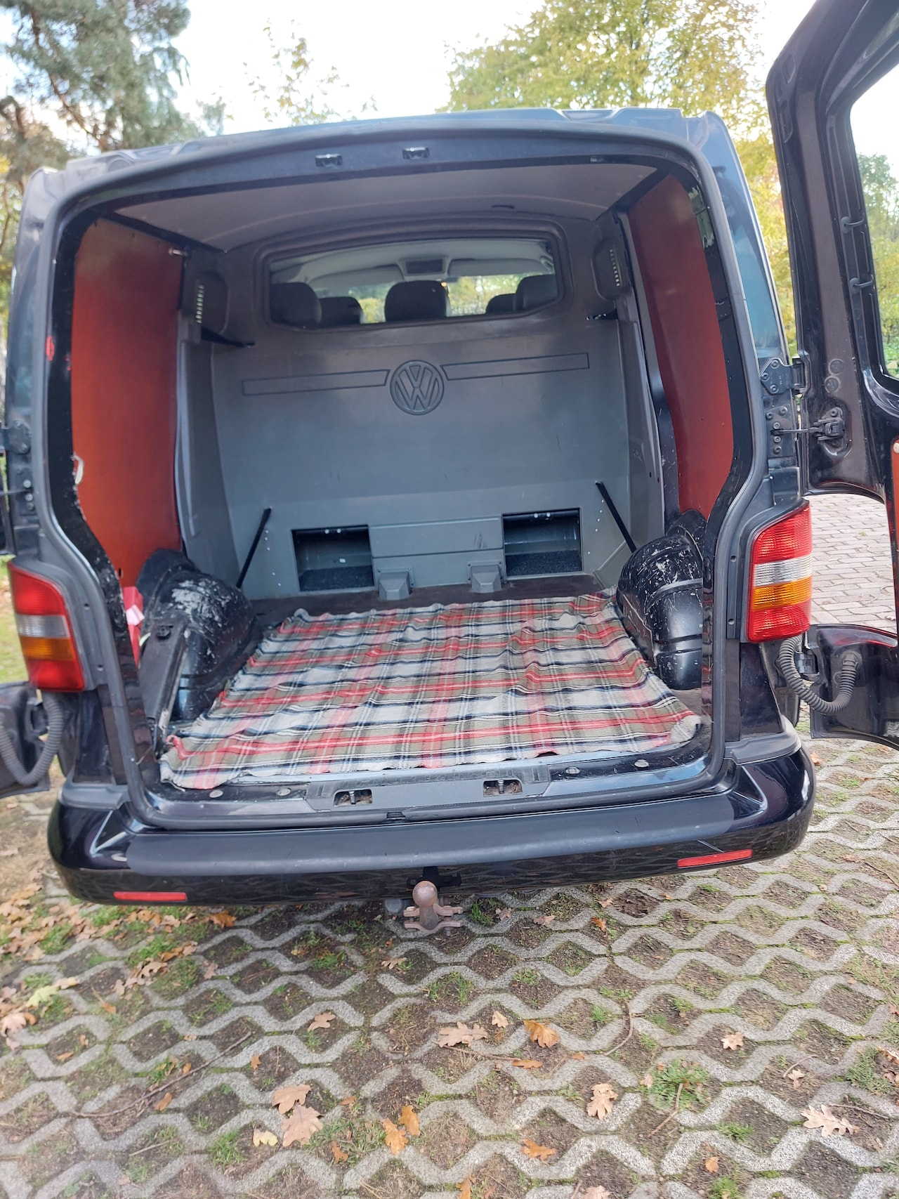 Volkswagen Transporter - 2.5 TDI 300 Budgetline DC Kleur. Black magie pareleffect. Revisie motor bij 365000 km. Ook meteen turbo vervangen. F - AutoWereld.nl