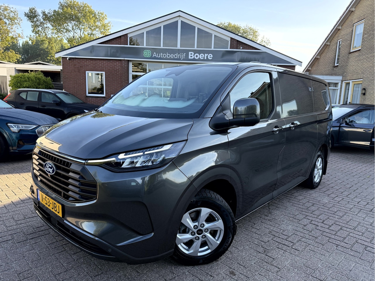 Ford Transit Custom - 320 2.5 PHEV L1H1 Limited 2x Schuifdeur, Omvormer 230v, Camera, 3-Persoons - AutoWereld.nl