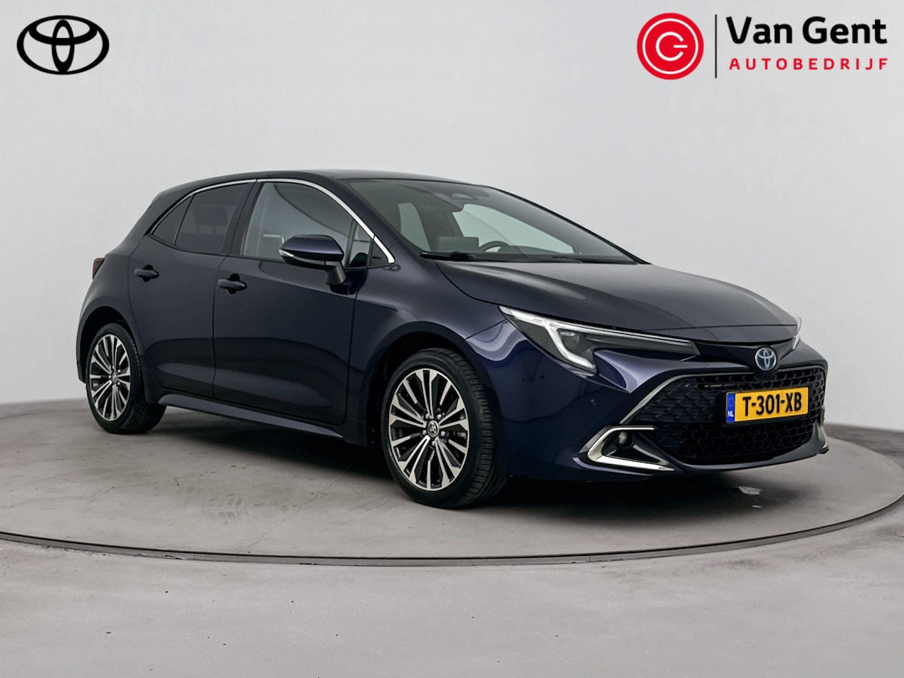 Toyota Corolla - 1.8 Hybrid First Edition | Navigatie | Stoelverwarming | Parkeersensoren voor/achter | App - AutoWereld.nl