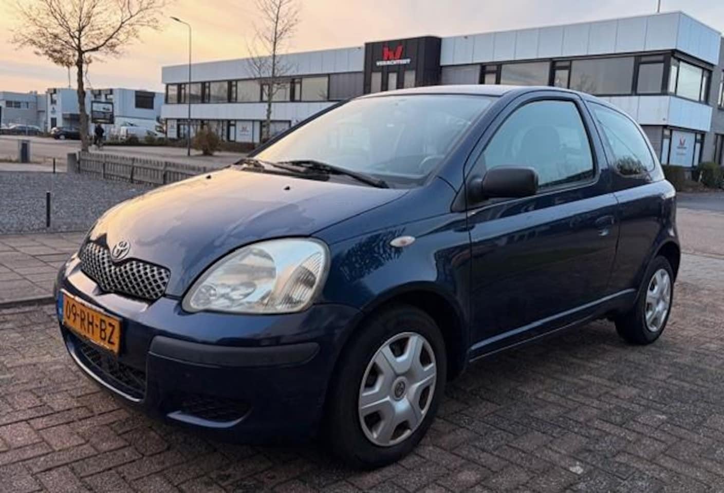 Toyota Yaris - 1.3 VVT-i Idols Dealer-onderhouden Airco - AutoWereld.nl