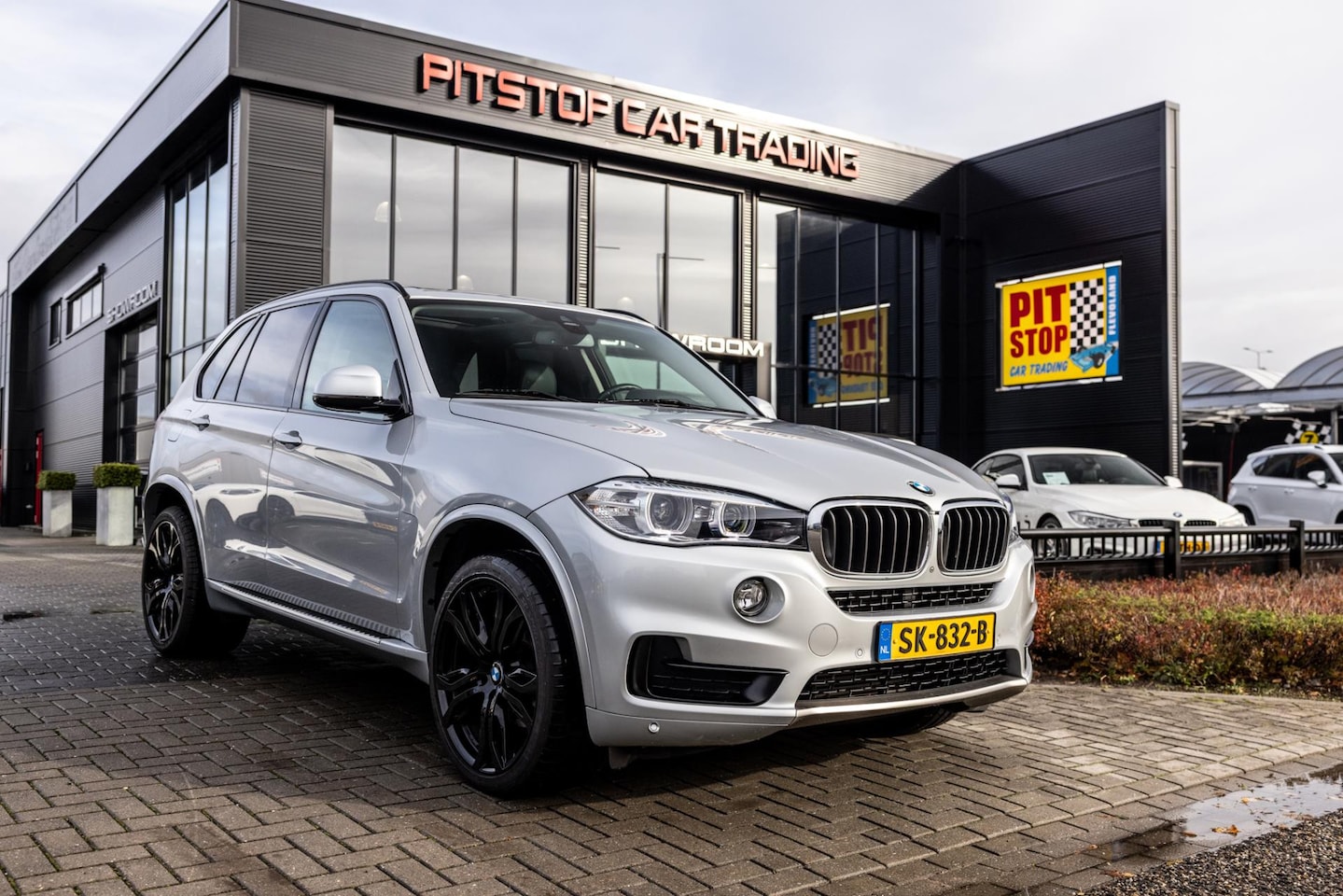 BMW X5 - XDrive35i, 305pk, High Executive, Pano, Memory, H&K Audio, 2500kg trekgewicht! - AutoWereld.nl
