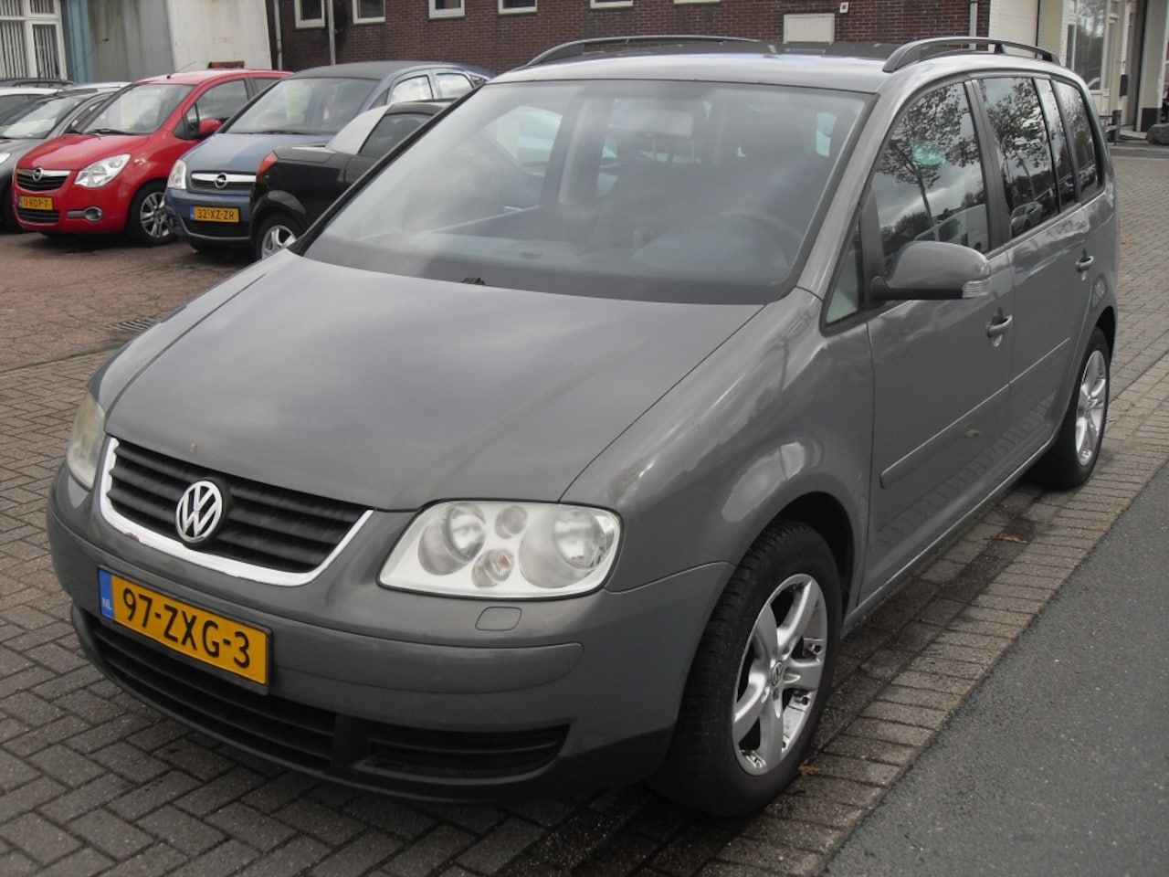 Volkswagen Touran - apk 5.26 1.6-16V FSI Trendl. airco - AutoWereld.nl