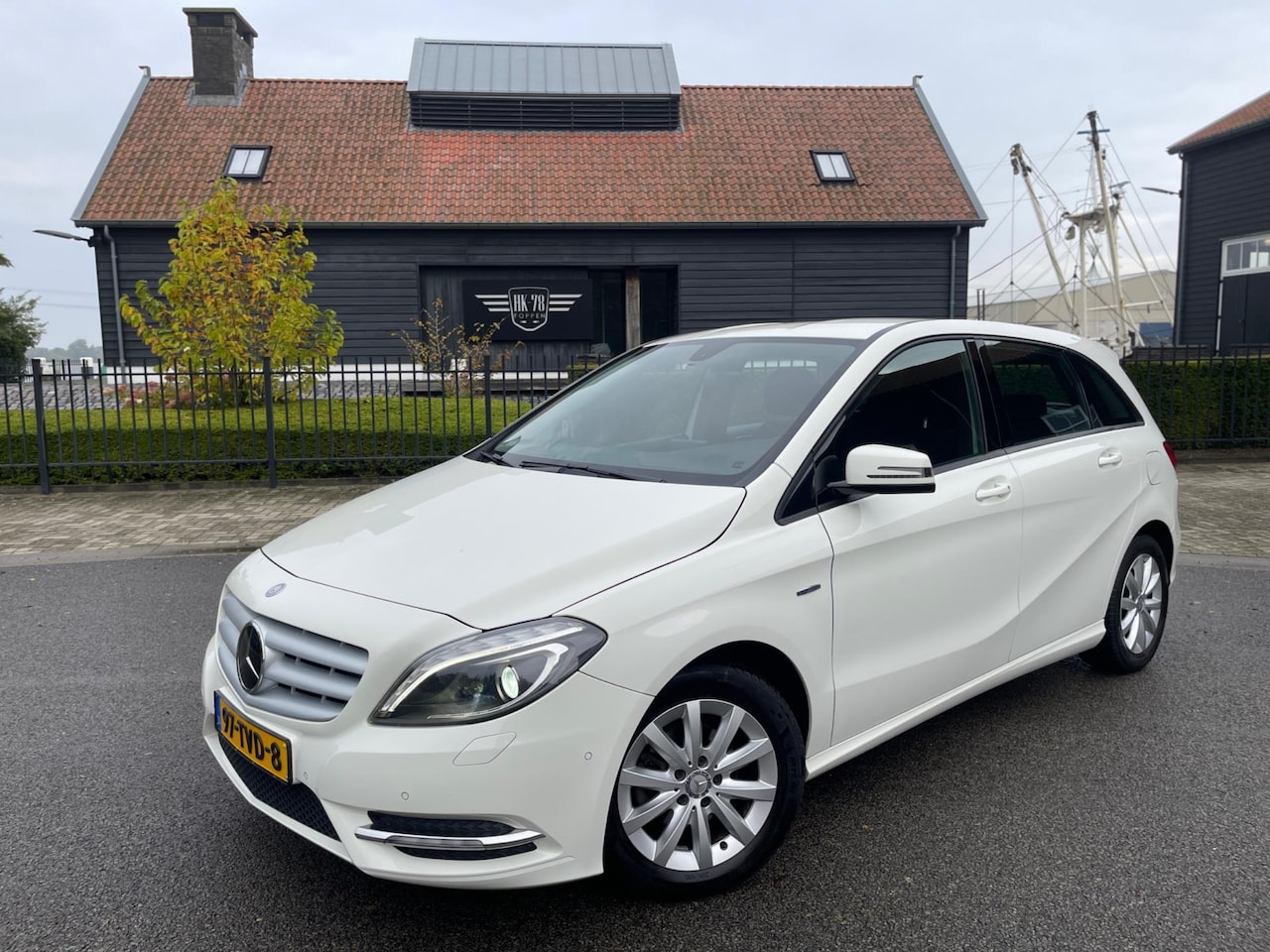 Mercedes-Benz B-klasse - 180 AMBITION AUTOMAAT NAVIGATIE LED-XENON LM VELGEN - AutoWereld.nl