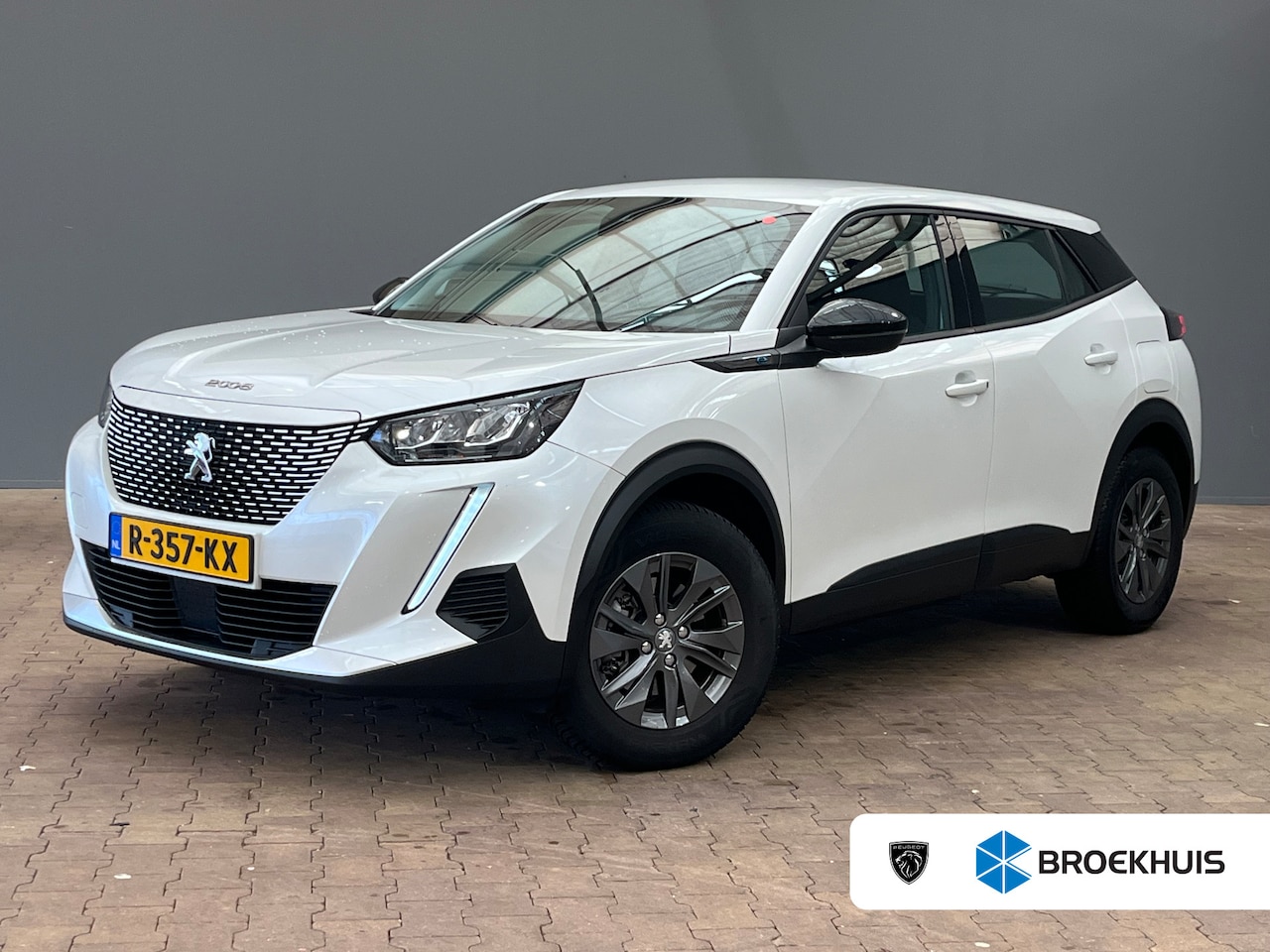Peugeot e-2008 - EV Active Pack 50 kWh LED | 16" Lichtmetaal | Parkeersensoren Achter | Carplay | Cruise | - AutoWereld.nl