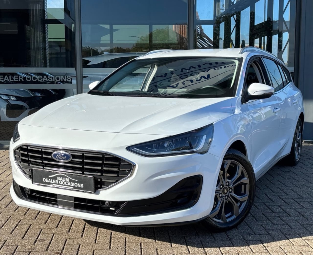 Ford Focus - 1.0 EBH TITANIUM X AIRCO WIDESCREEN PDC WINTERPACK - AutoWereld.nl