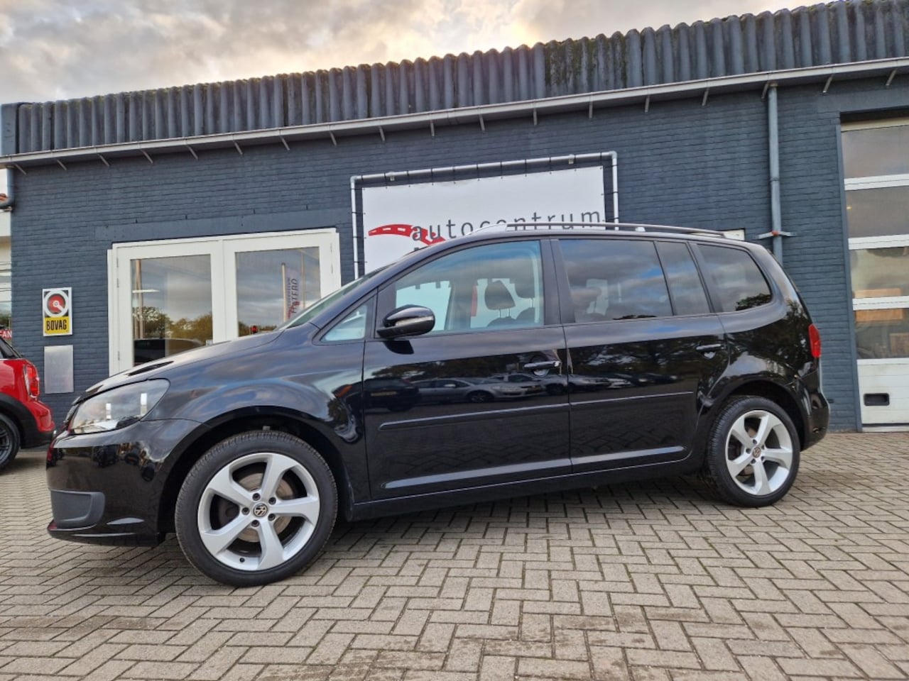 Volkswagen Touran - 1.2 TSI Comfortline 7-persoons Climate Cruise Navi  LM 17 Zeer goed!! - AutoWereld.nl